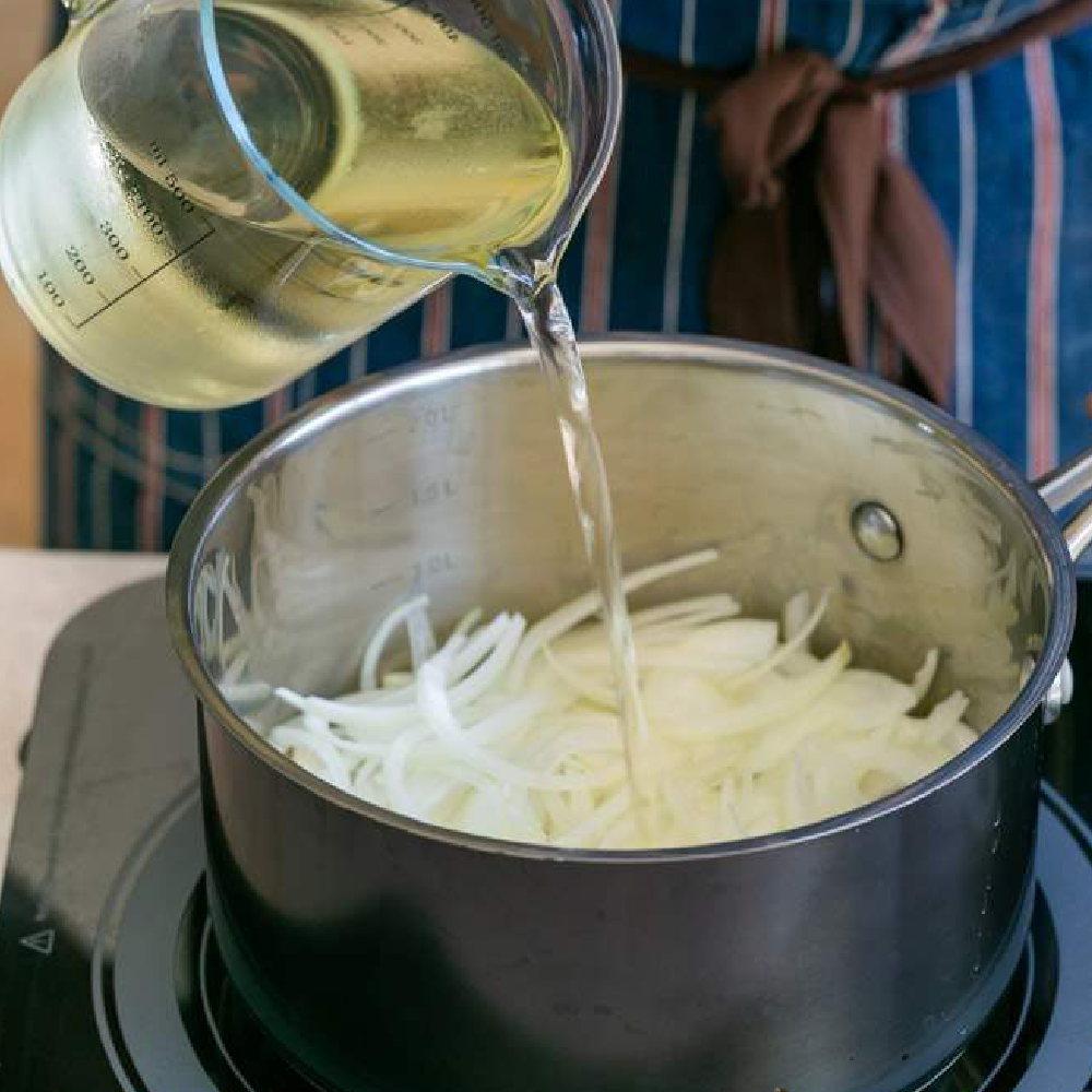 Does White Wine Cook Out Of Food?-SAGHI